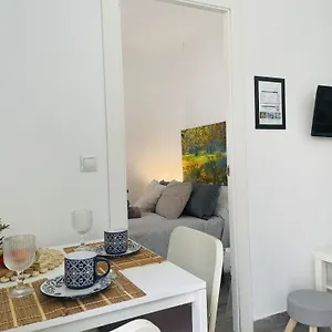 Jimena Maro En El Centro De Apartamento Nerja